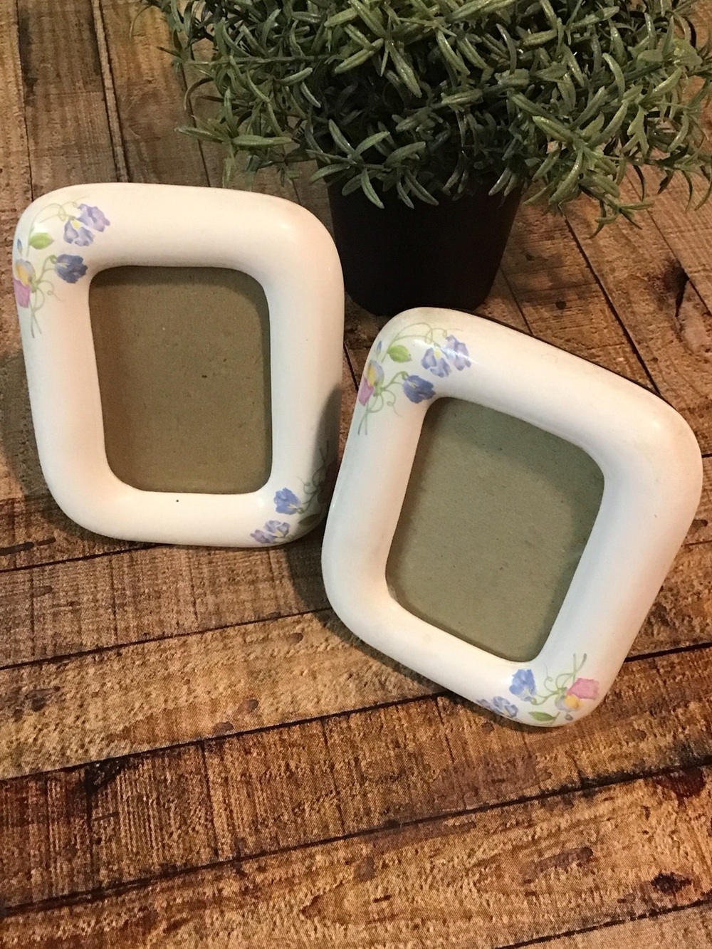 ♥️5/25$ White Ceramic Floral Picture Frames